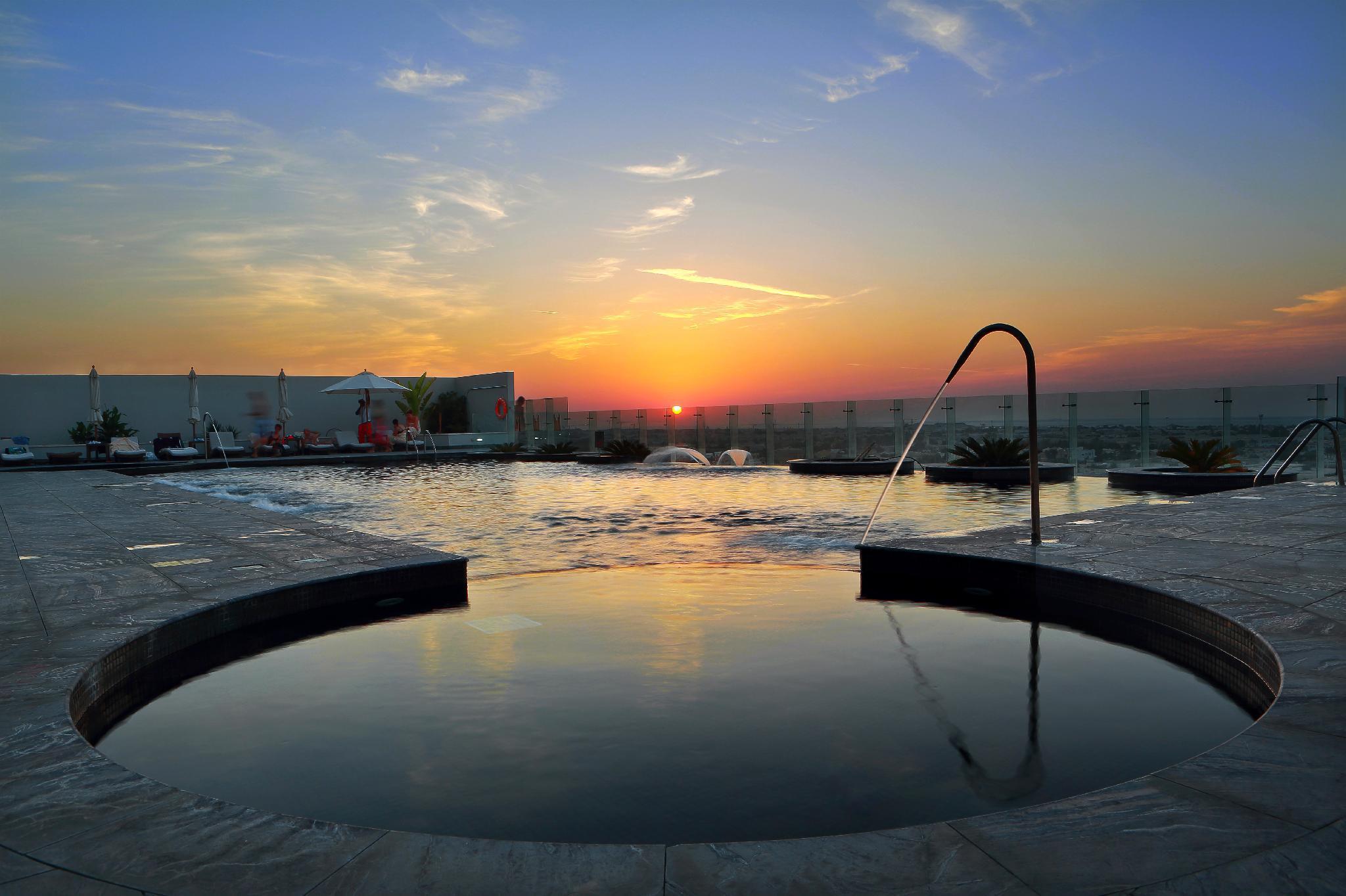 The Tower Plaza Hotel Dubai Exterior photo